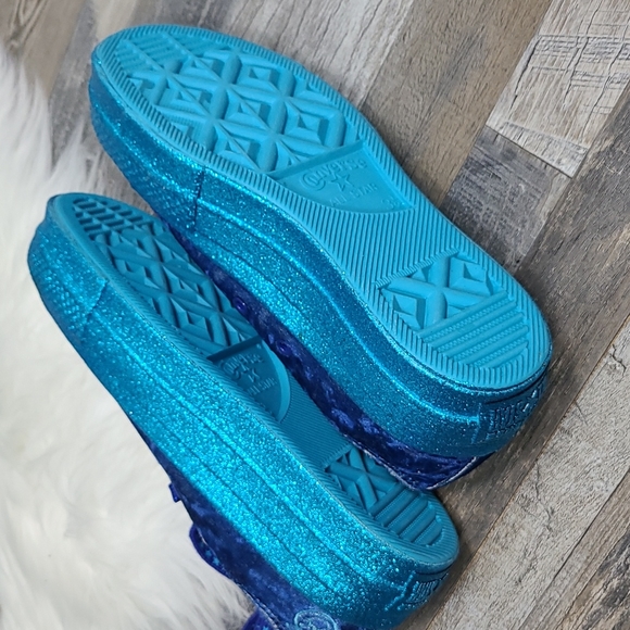 Converse x Miley Cyrus Sneakers - Picture 9 of 12